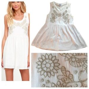 LuLu’s White crepe de chene metallic gold embroidery sleeveless mini dress L